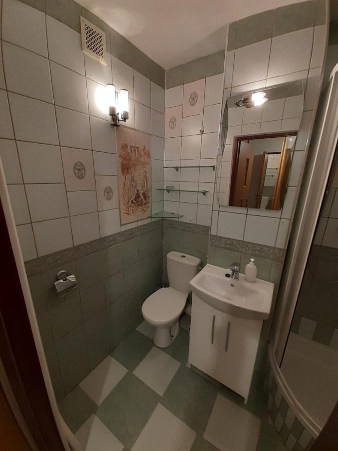 Centrum Zlote Tarasy Metro Rondo Onz Balkon Apartman Varsó Kültér fotó
