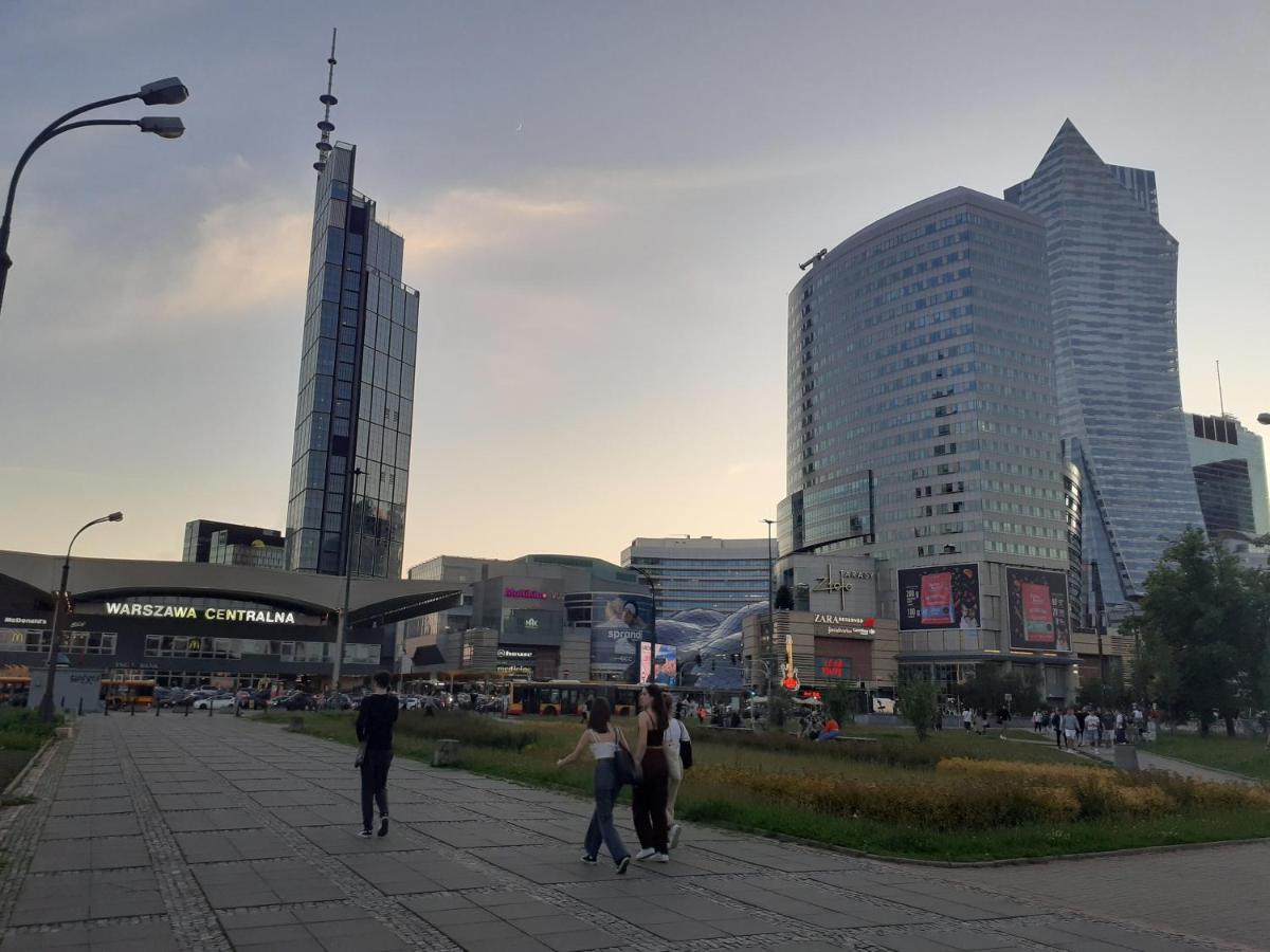 Centrum Zlote Tarasy Metro Rondo Onz Balkon Apartman Varsó Kültér fotó