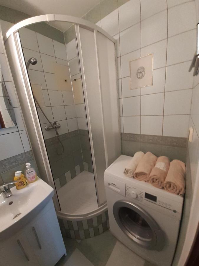 Centrum Zlote Tarasy Metro Rondo Onz Balkon Apartman Varsó Kültér fotó
